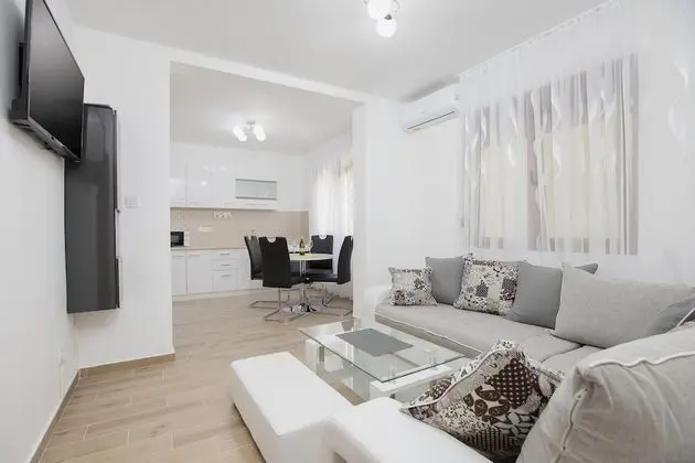 Comfort Apart Daire, Bahçe Manzaralı