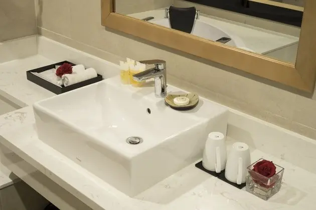Deluxe Family Triple (1 king size bed and 1 single bed), Non Smoking, City View