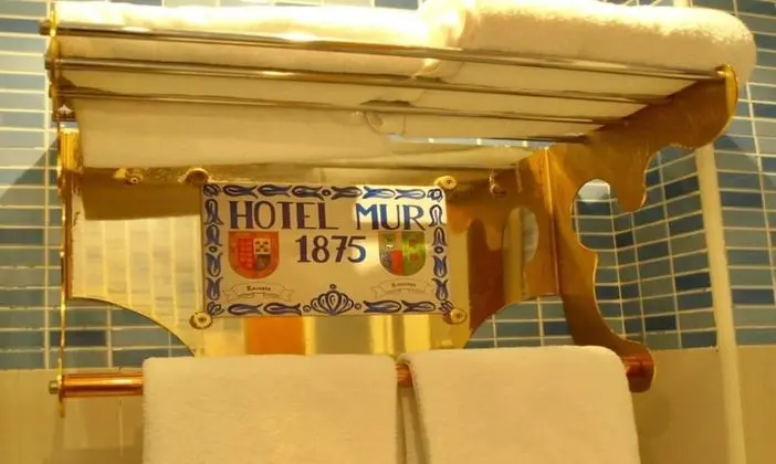 Üç Kişilik Oda