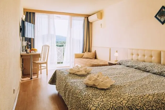 Tek Büyük Yataklı Oda, Park Manzaralı