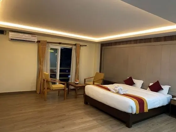 Deluxe Tek Büyük Yataklı Oda, 1 Çift Kişilik Yatak, Balkon, Şehir Manzaralı