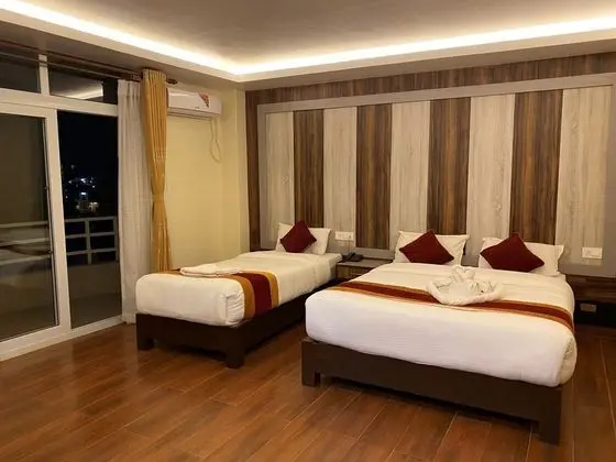 Deluxe Üç Kişilik Oda, Birden Çok Yatak, Balkon, Şehir Manzaralı