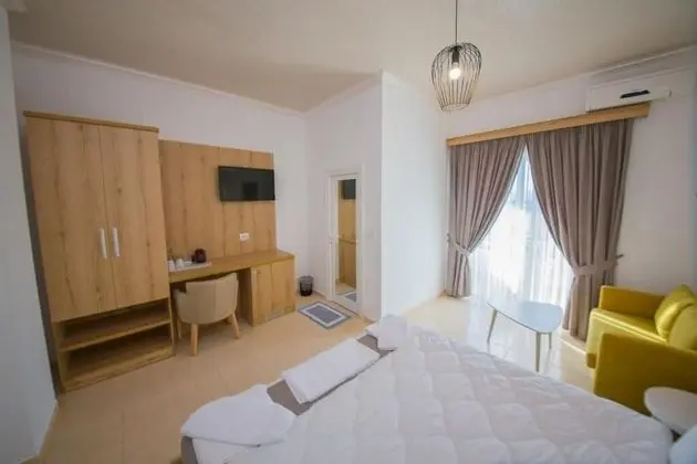 Tek Büyük veya İki Ayrı Yataklı Oda, Balkon