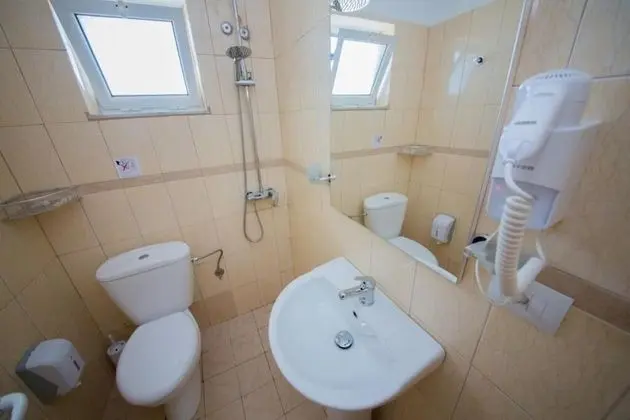 Tek Büyük veya İki Ayrı Yataklı Oda, Balkon
