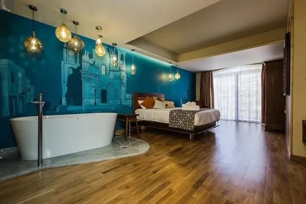 Deluxe Tek Büyük Yataklı Oda