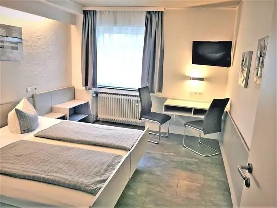 Basic Tek Büyük Yataklı Oda