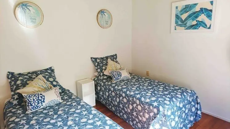 Family Ev (Muri Motu Outlook House)