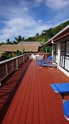 Family Ev (Muri Motu Outlook House)