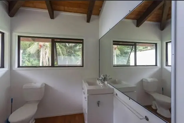 Family Ev (Muri Motu Outlook House)