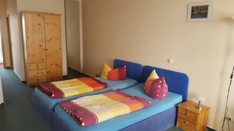 Üç Kişilik Oda