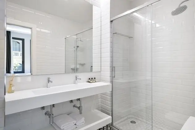 Superior Apartment, 2 Bedrooms, 1 or 2 Bathrooms