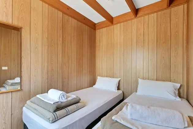 Budget Cabin- 4 Berth