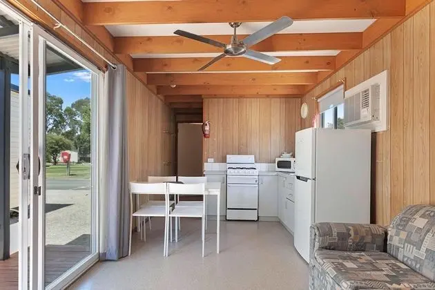 Budget Cabin- 4 Berth