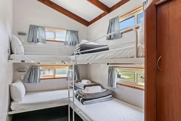 Family Deluxe Cabin- 6 Berth