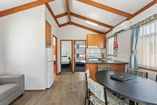 Family Deluxe Cabin- 6 Berth