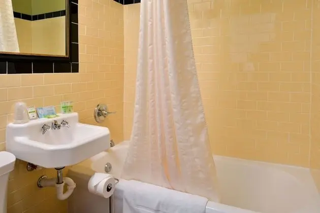 Oda, 1 Büyük (Queen) Boy Yatak