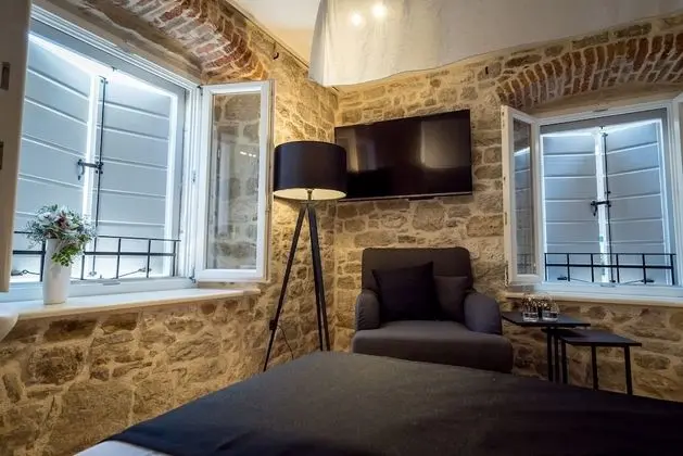 Standard Tek Büyük veya İki Ayrı Yataklı Oda (Old town view)