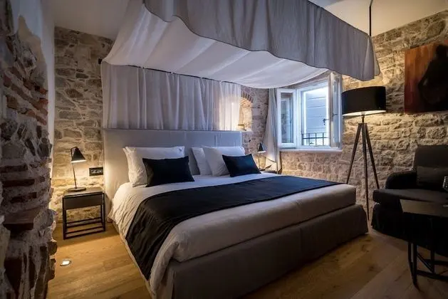 Standard Tek Büyük veya İki Ayrı Yataklı Oda (Old town view)