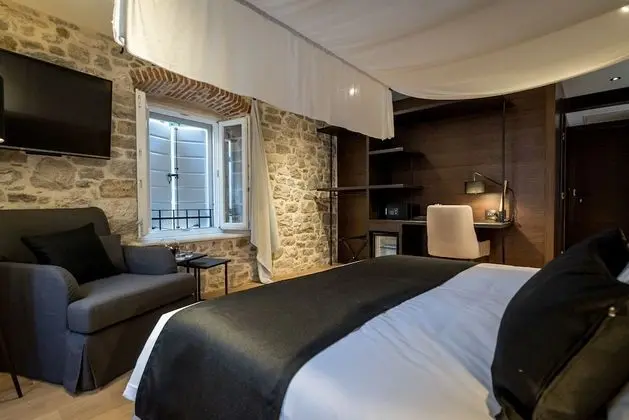 Standard Tek Büyük veya İki Ayrı Yataklı Oda (Old town view)