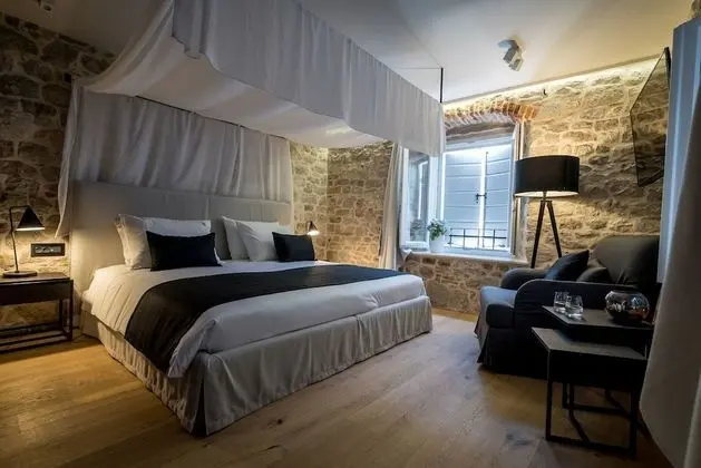 Standard Tek Büyük veya İki Ayrı Yataklı Oda (Old town view)