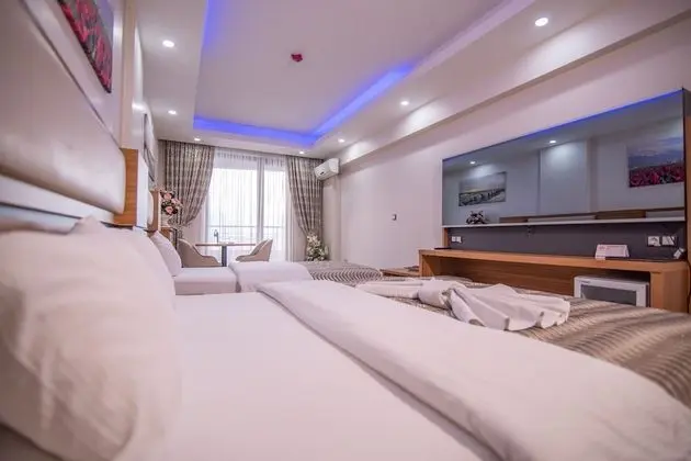 Tek Büyük veya İki Ayrı Yataklı Oda, Dağ Manzaralı