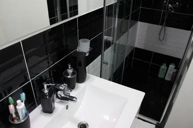 Basic Dört Kişilik Oda, Sigara İçilmez