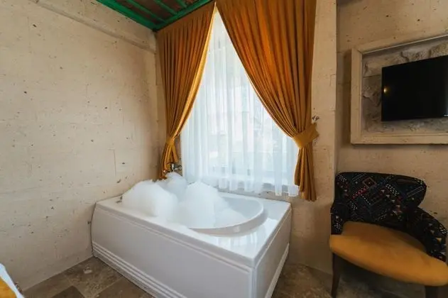 Deluxe Suite, Jakuzili