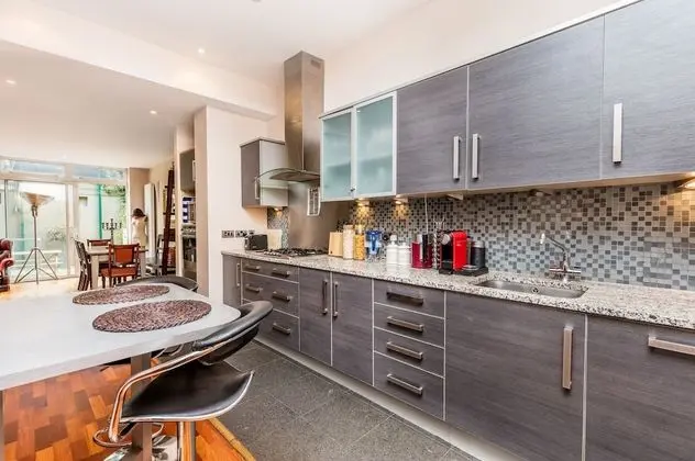 Üç Kişilik Oda, 1 Çift Kişilik Yatak ve Çekyat, Sigara İçilmez, Ortak Banyo