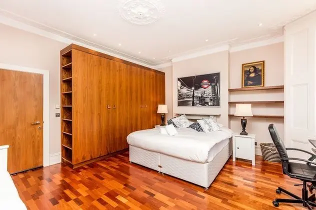 Üç Kişilik Oda, Ortak Banyo (Riverside)