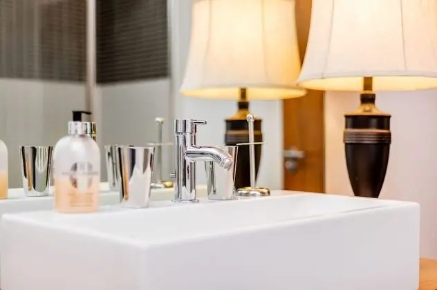 Üç Kişilik Oda, Ortak Banyo (Riverside)