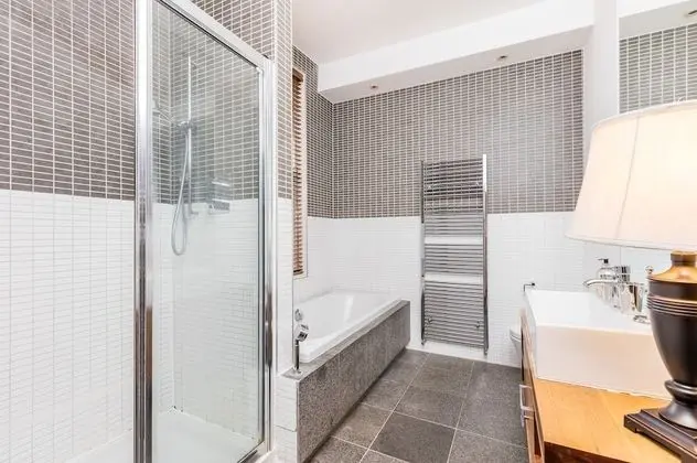 Üç Kişilik Oda, Ortak Banyo (Riverside)