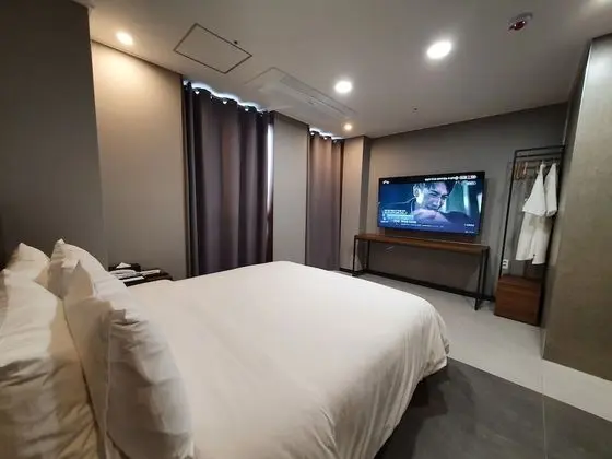 Deluxe Tek Büyük Yataklı Oda