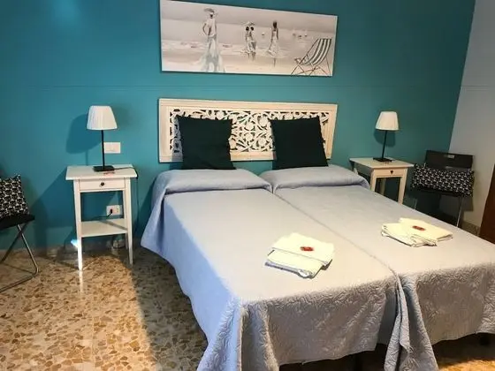 İki Ayrı Yataklı Oda, 2 Tek Kişilik Yatak, Ortak Banyo