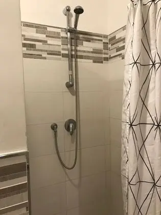 Tek Kişilik Oda, Ortak Banyo