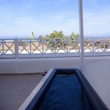 Maisonette (Seasonal Hot Tub)