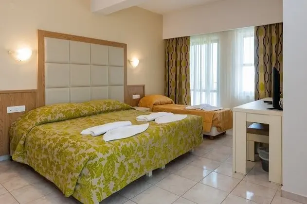 Üç Kişilik Oda, Bahçe Manzaralı