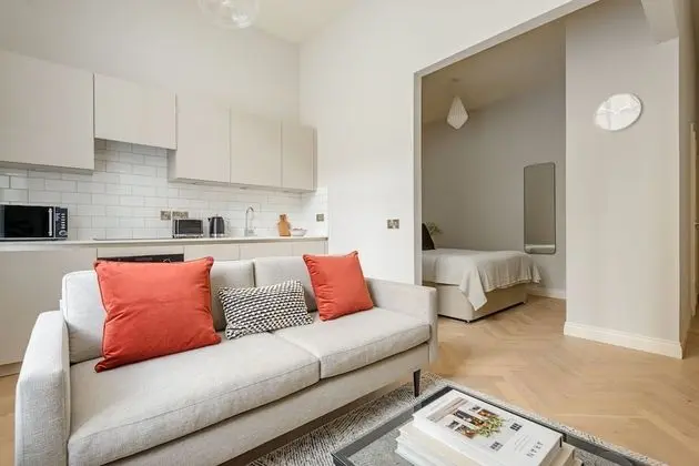 Superior Apart Daire, Avlu Manzaralı