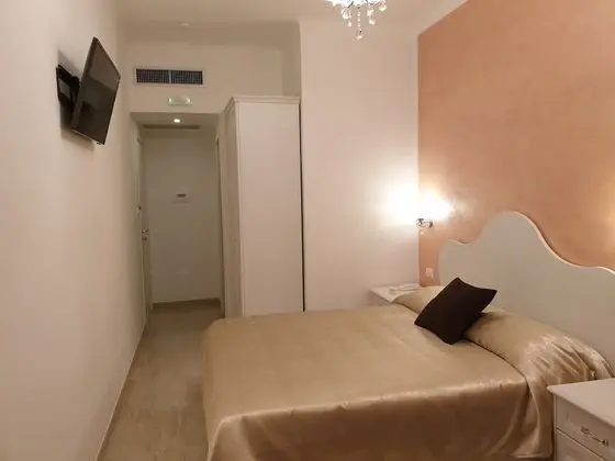 Classic Tek Büyük Yataklı Oda