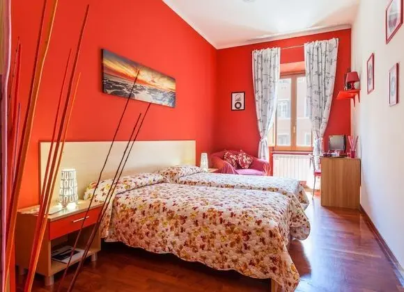 Tek Büyük veya İki Ayrı Yataklı Oda, Ortak Banyo