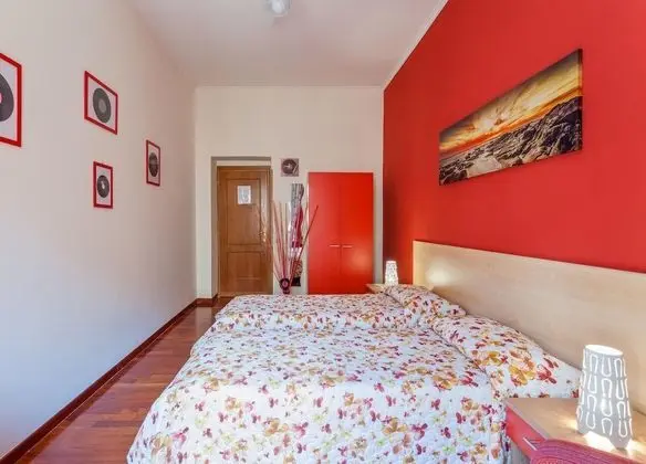 Tek Büyük veya İki Ayrı Yataklı Oda, Ortak Banyo