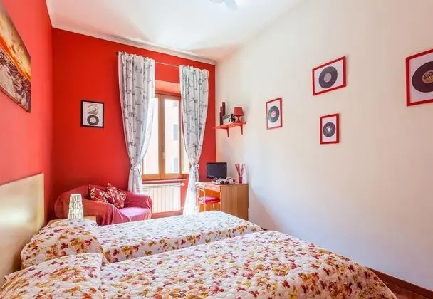 Tek Büyük veya İki Ayrı Yataklı Oda, Ortak Banyo