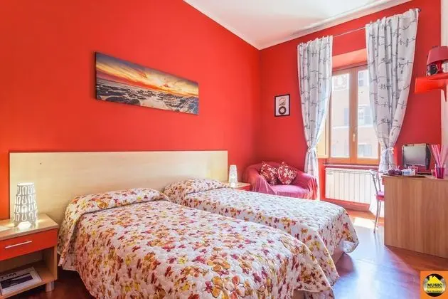 Tek Büyük veya İki Ayrı Yataklı Oda, Ortak Banyo