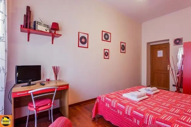 Tek Büyük veya İki Ayrı Yataklı Oda, Ortak Banyo