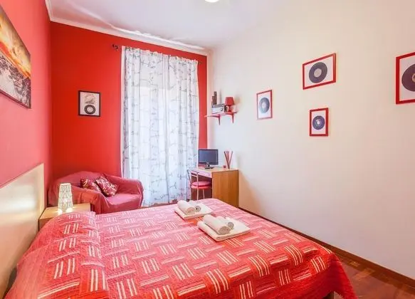 Tek Büyük veya İki Ayrı Yataklı Oda, Ortak Banyo