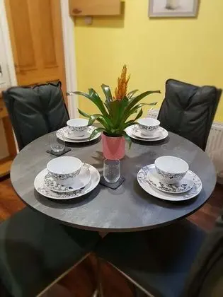 Kır Evi, 1 Büyük (Queen) Boy Yatak ve Çekyat