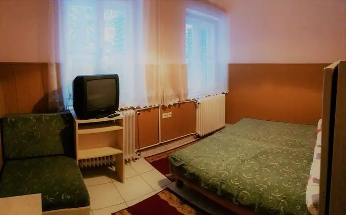Standard Üç Kişilik Oda, Birden Çok Yatak, Bahçe Manzaralı