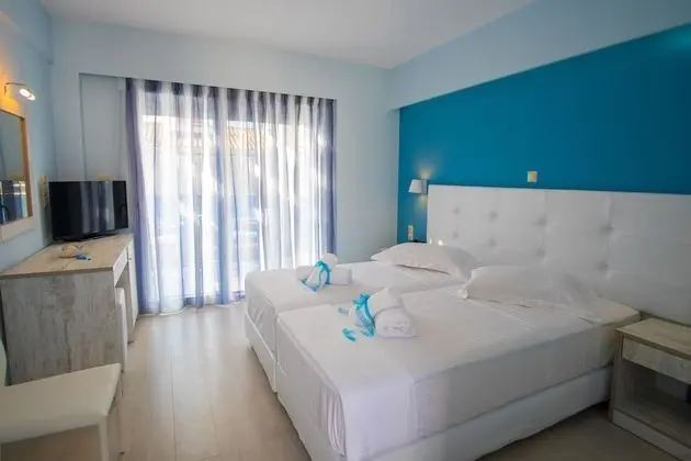 Deluxe Tek Büyük veya İki Ayrı Yataklı Oda, Kısmi Deniz Manzaralı