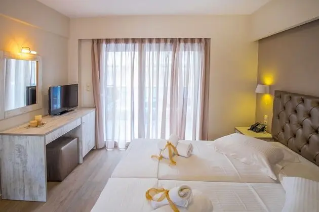 Deluxe Tek Büyük veya İki Ayrı Yataklı Oda, Kısmi Deniz Manzaralı