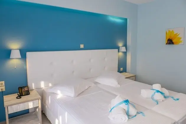 Deluxe Tek Büyük veya İki Ayrı Yataklı Oda, Kısmi Deniz Manzaralı