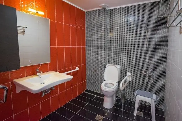Deluxe Tek Büyük veya İki Ayrı Yataklı Oda, Kısmi Deniz Manzaralı